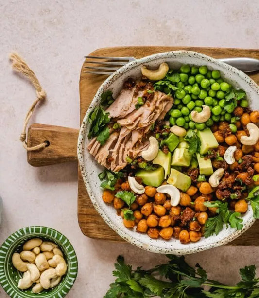 Bowl de Grão-de-Bico com Frango e Abacate